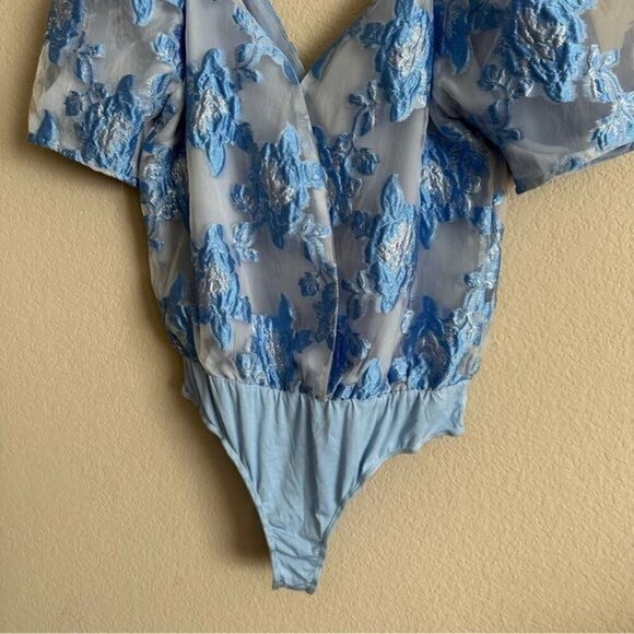 Buddy Love FELICITY CHRYSANTHEMUM BODYSUIT Blue Floral Puff Sleeve Top  Medium - Picture 7 of 10
